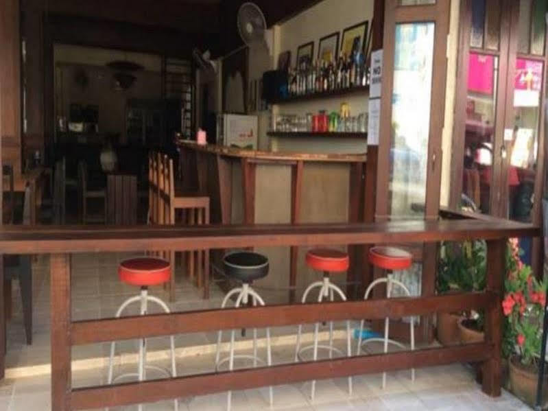 Thapae Backpackers Hostel (Adults Only) Chiang Mai Bagian luar foto